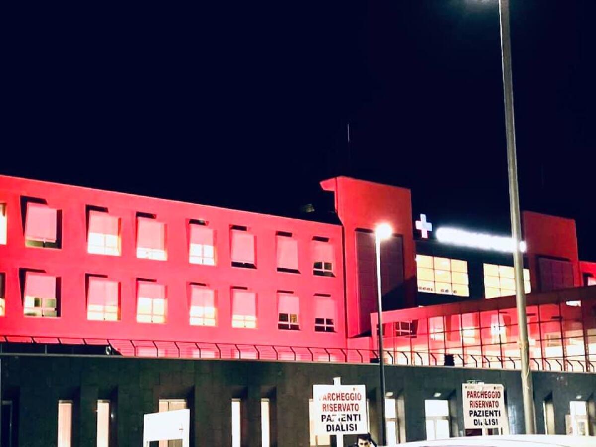 Anche l’ospedale dei Castelli si tinge di rosa, come Donna e come Prevenzione per il tumore al seno. - 