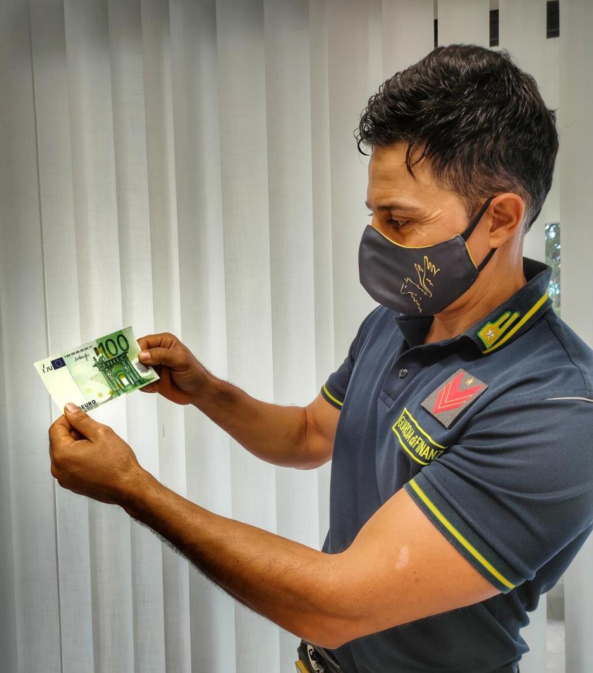 Operazione “Pecunia non olet”: la Finanza arresta un 47enne di Aprilia. Saldava i conti con banconote da 100 euro false. - 