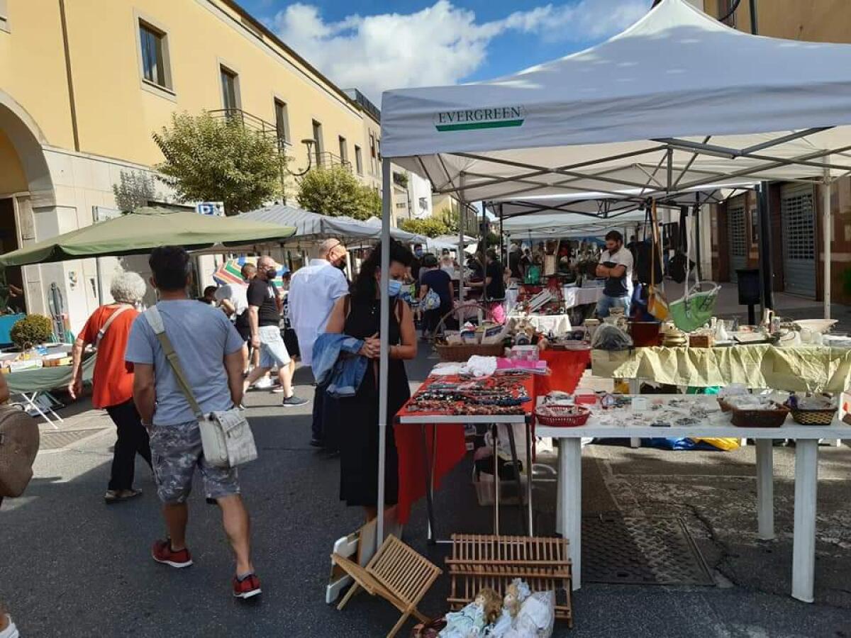 Domenica 17 Ottobre ad Aprilia torna il tradizionale mercatino dell’artigianato e dell’antiquariato. - 
