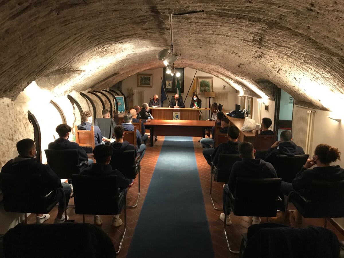 Riparte il campionato, Basket Bee Sermoneta presenta in Comune la prima squadra - 