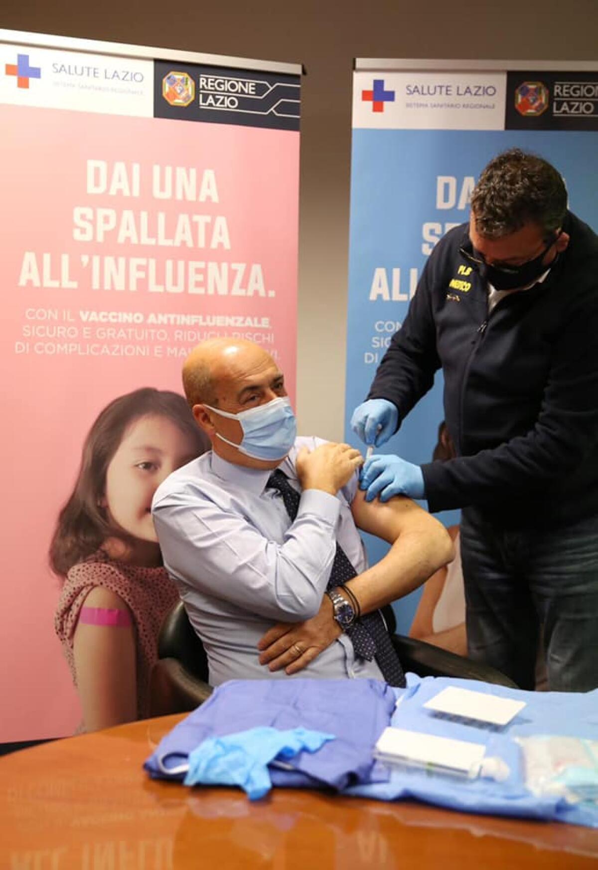 Presentata in Regione Lazio la campagna vaccinale antinfluenzale: Zingaretti e D'Amato si vaccinano - 