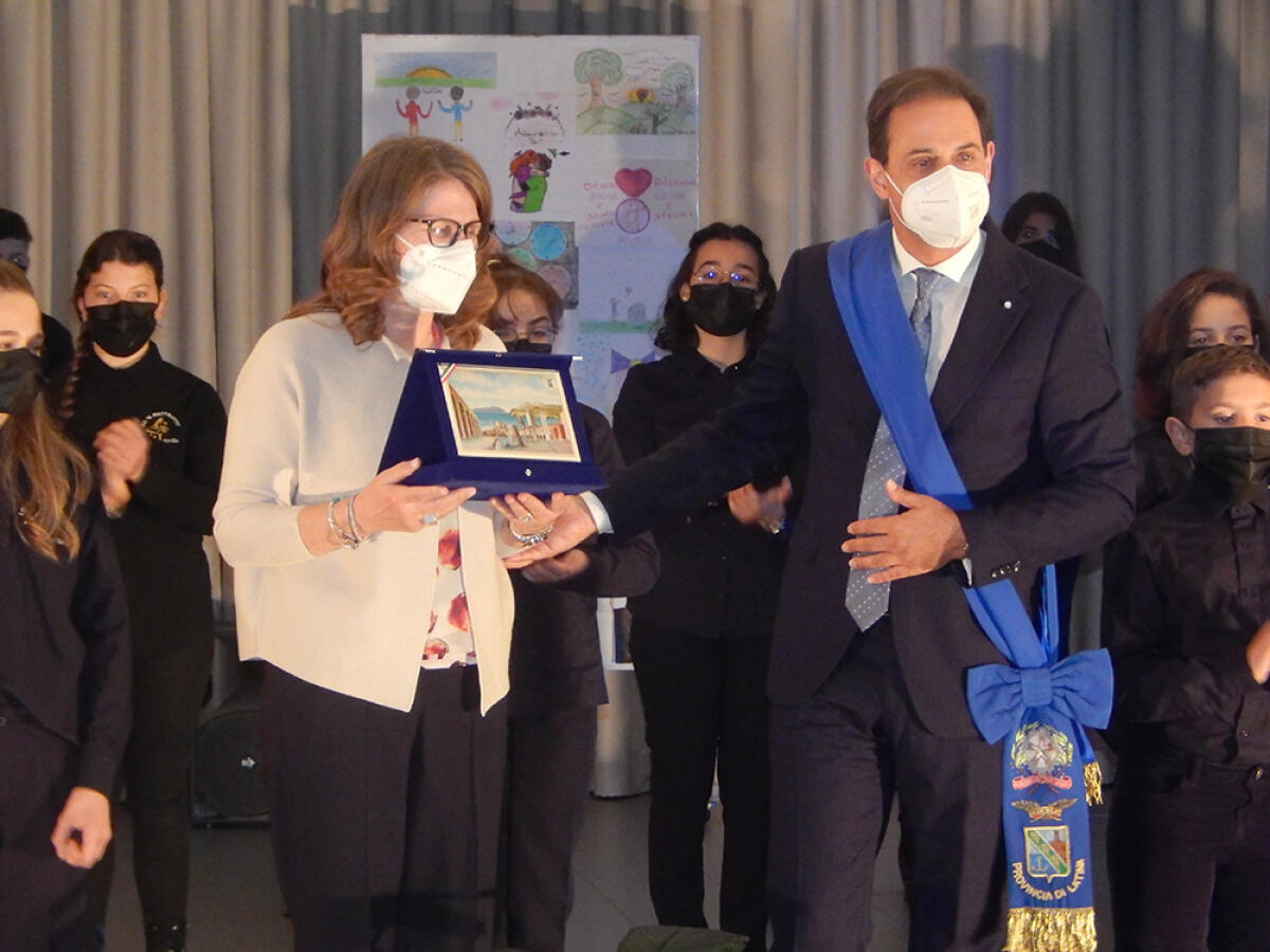 Aprilia - Istituto Comprensivo Matteotti, inaugurata l'aula teatro “Roberta Middei” - 