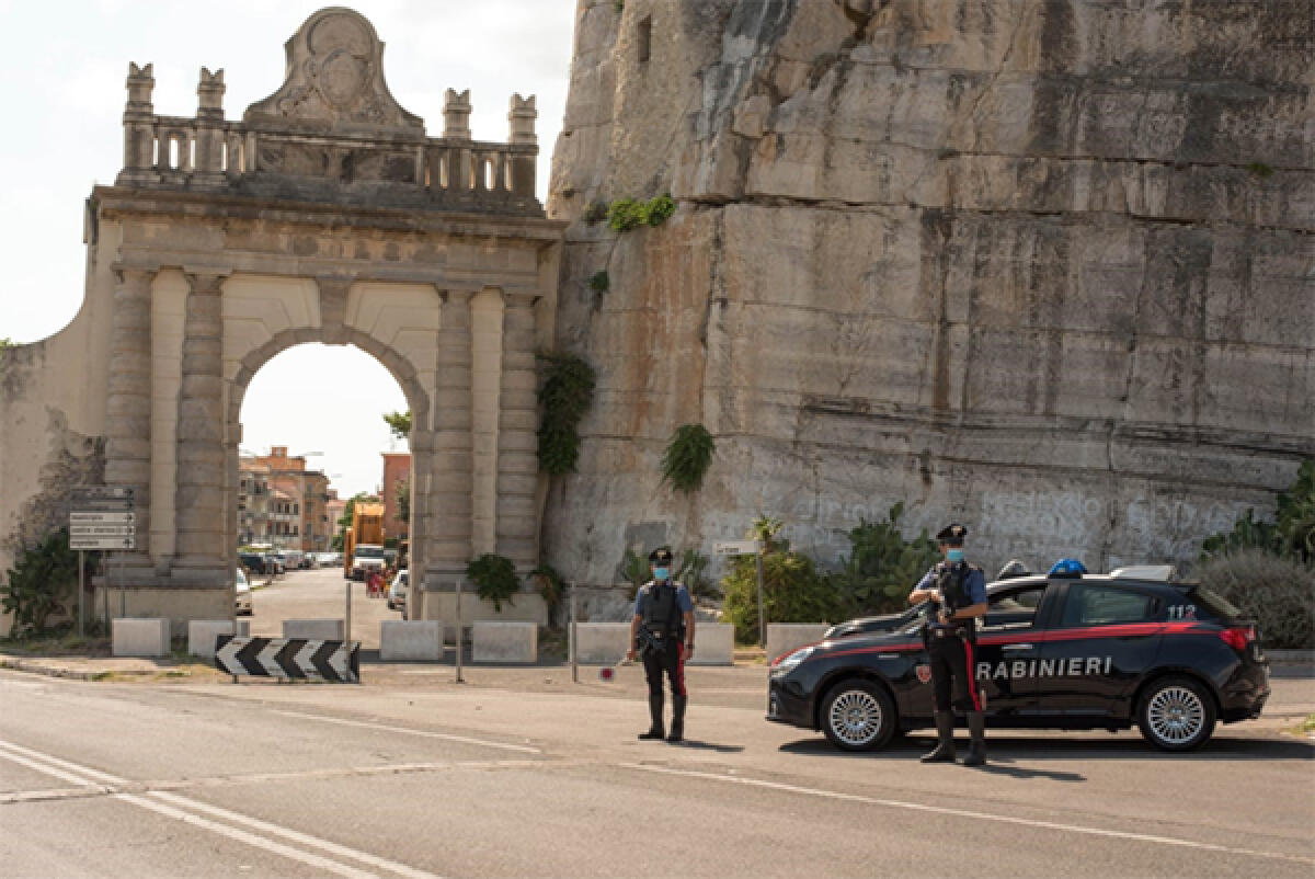 Due arresti eseguiti dai Carabinieri di Terracina, per furto di energia elettrica e per stalking. - 