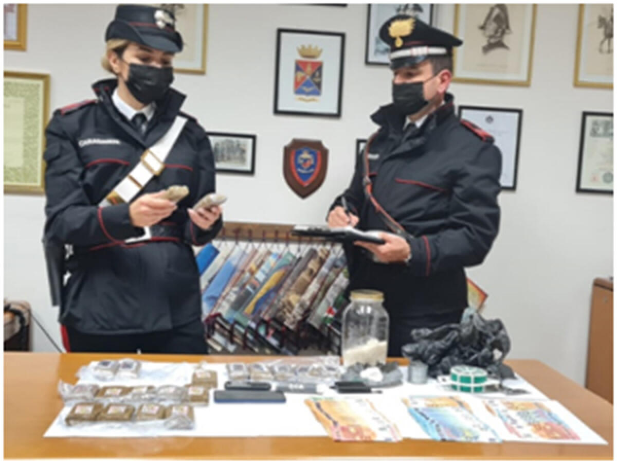 Nascondeva in casa oltre 2 chili di hashish, 27enne arrestato a Sabaudia - 