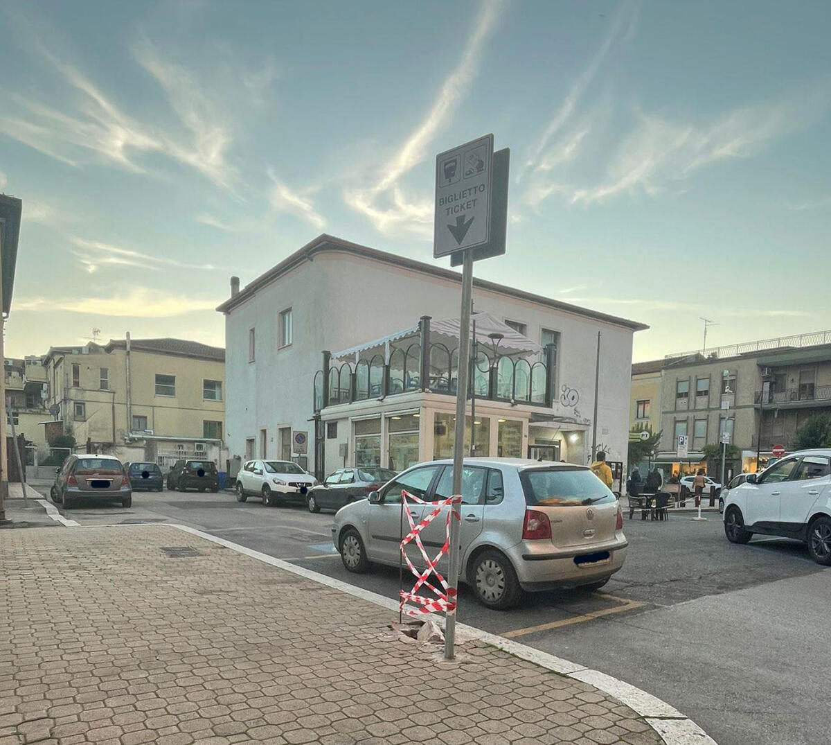 Rubato il parchimetro di largo Marconi ad Aprilia: i responsabili ripresi dalle telecamere - 