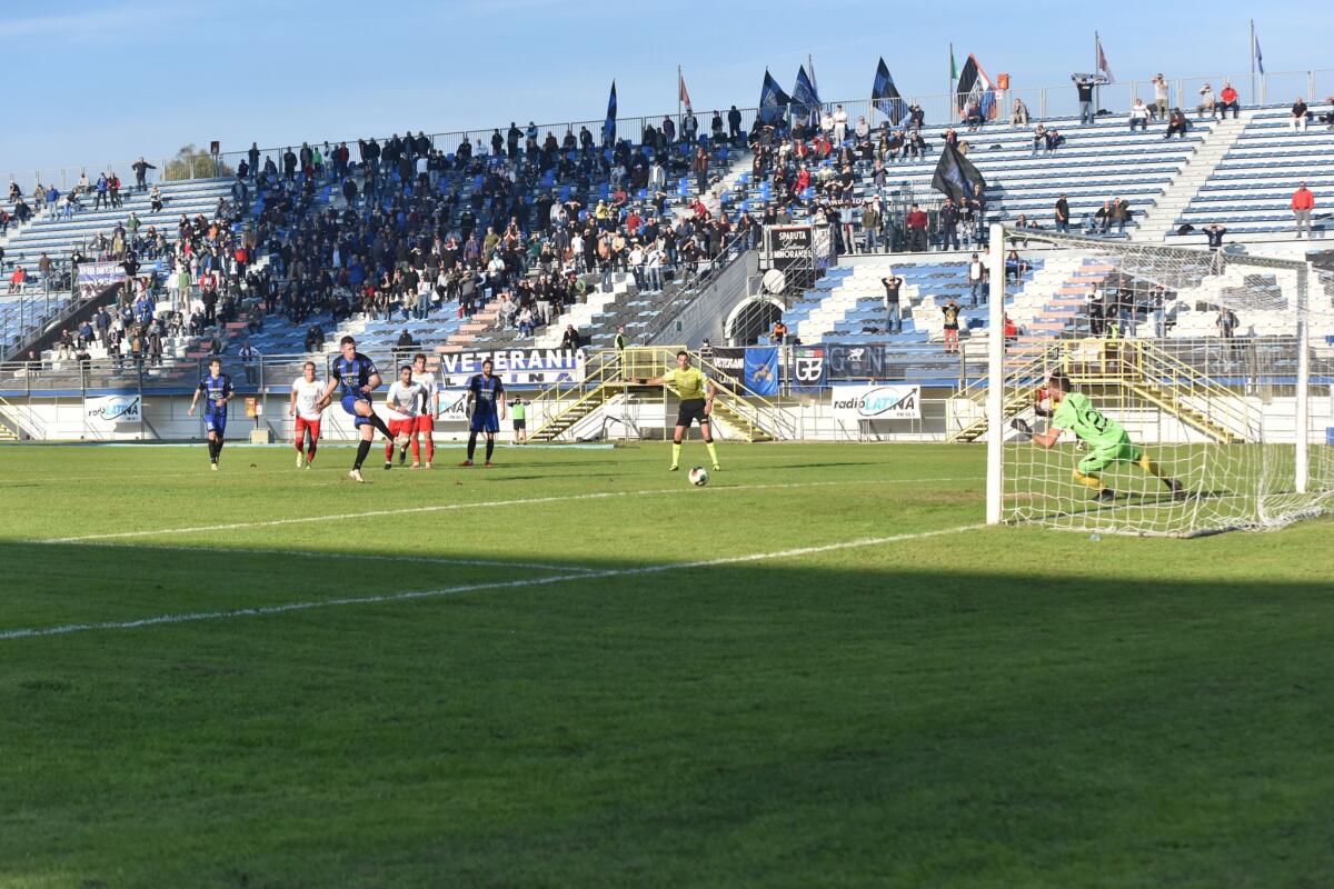 Calcio, serie C - Il Latina batte Messina e festeggia: sabato prossimo si va a Bari - 