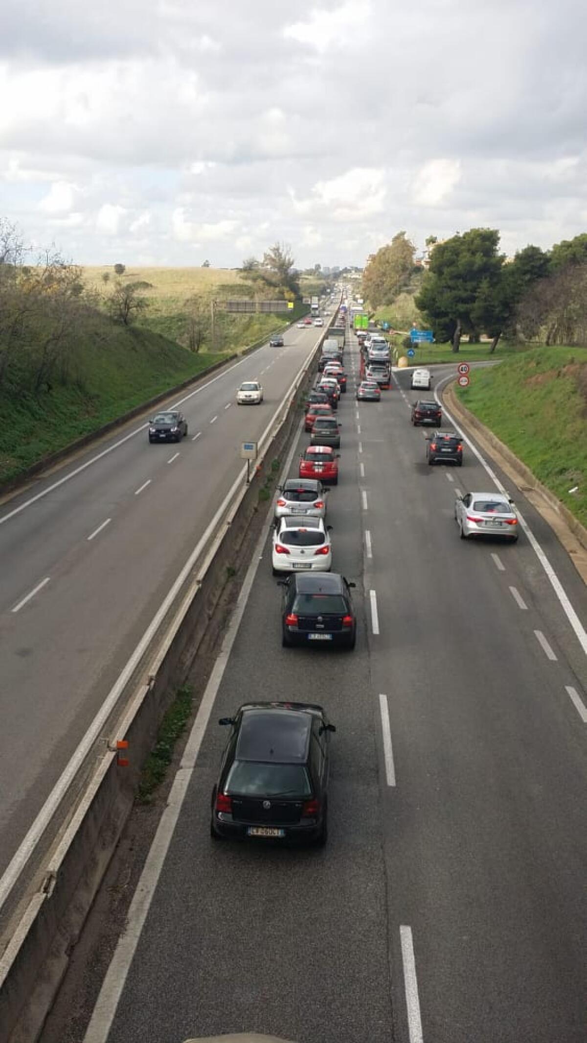 Incidente tra via Stampelli e Pomezia: torna regolare il traffico sulla Pontina. - 