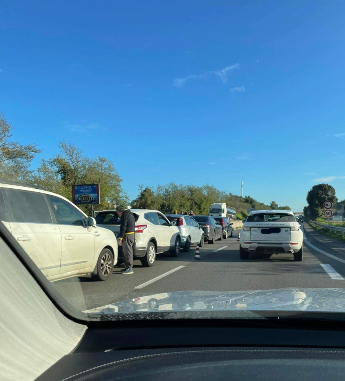 Pontina, tamponamento a catena a Pomezia: lunghe code verso Latina - 