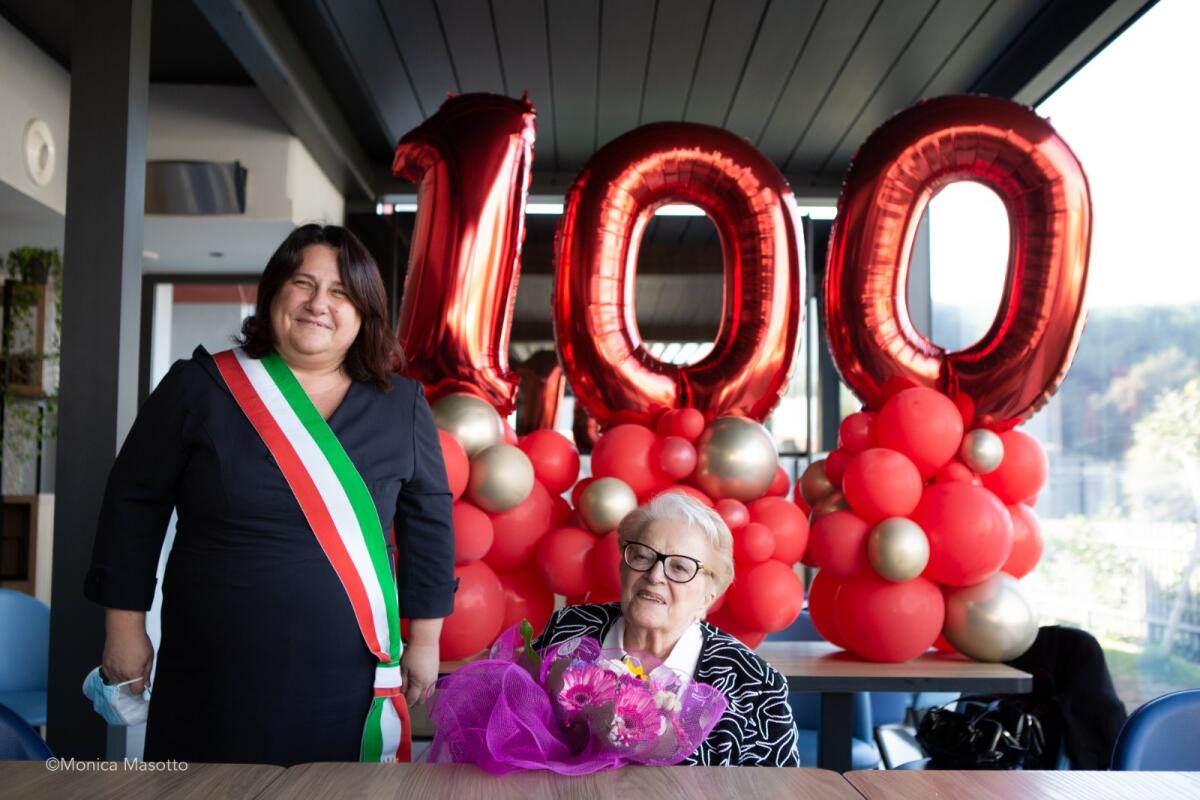 A Sabaudia la signora Lia Mallardo Romito compie 100 anni - 