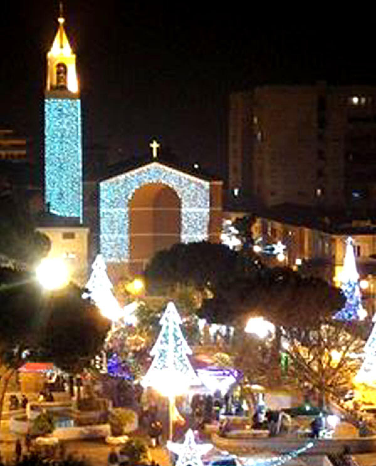 Natale Apriliano, approvato con delibera il programma 2021. Installazioni artistiche nel centro cittadino e pista di pattinaggio in piazza Roma - 