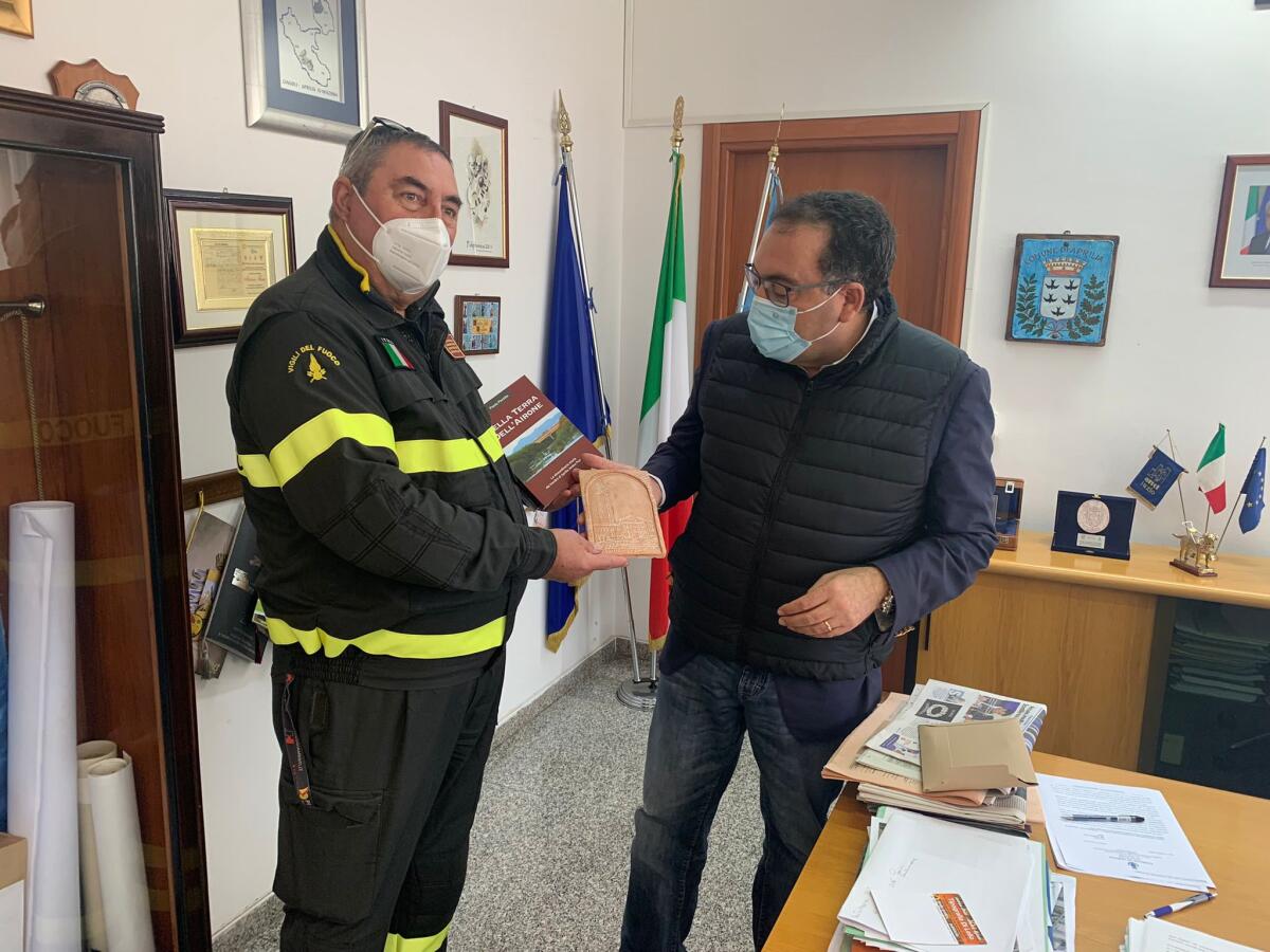 Il Sindaco di Aprilia incontra il comandante dei Vigili del Fuoco Claudio Pasetto, in pensione dopo 36 anni di servizio. - 