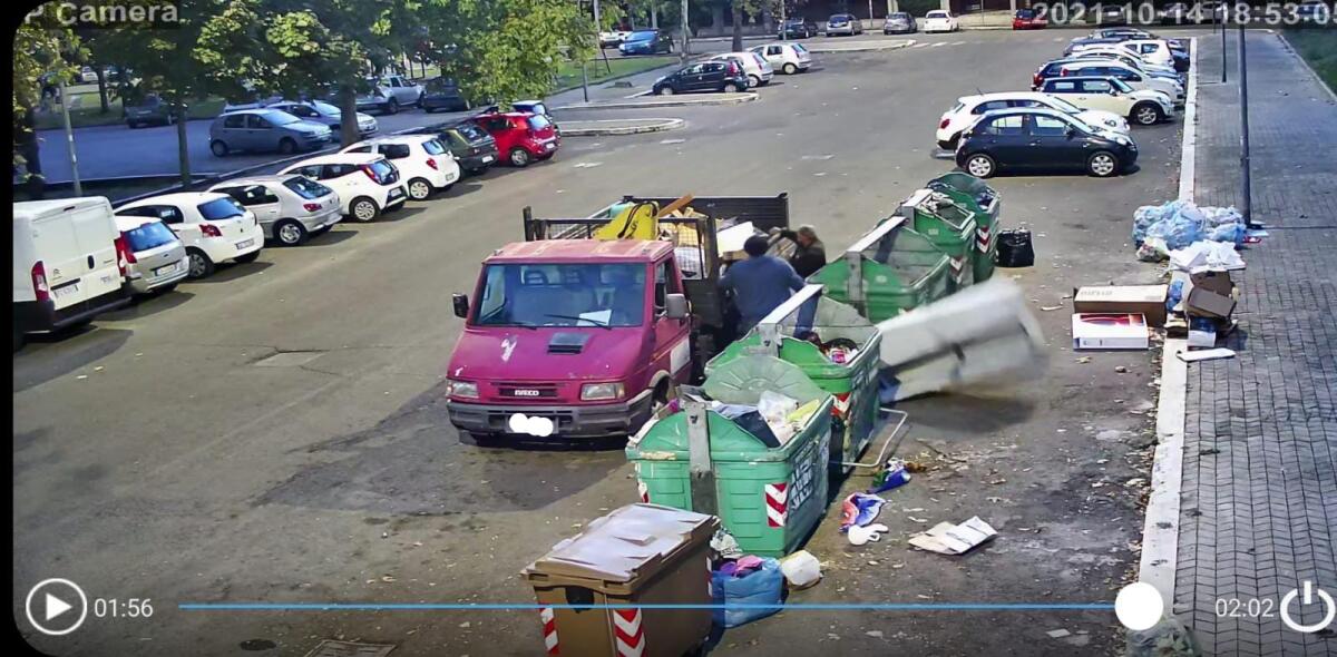 Abbandono dei rifiuti - Latina, 544 incivili "pizzicati" dalle fototrappole: multe da 300 euro - 