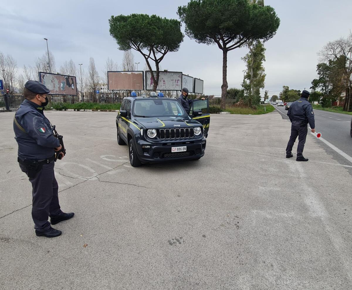 17enne di Latina arrestato dalla Finanza per spaccio di hashish e marijuana. - 