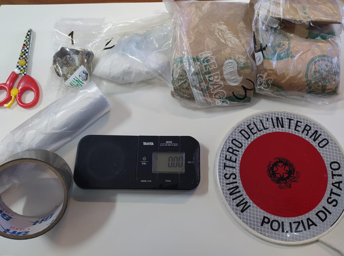 La Polizia di Latina esegue due misure cautelari e un arresto per detenzione e spaccio di droga. - 