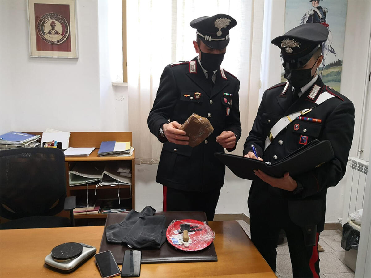 Sorpreso a cedere mezzo chilo di cocaina nella zona dei pub a Latina: 50enne fermato dai carabinieri - 