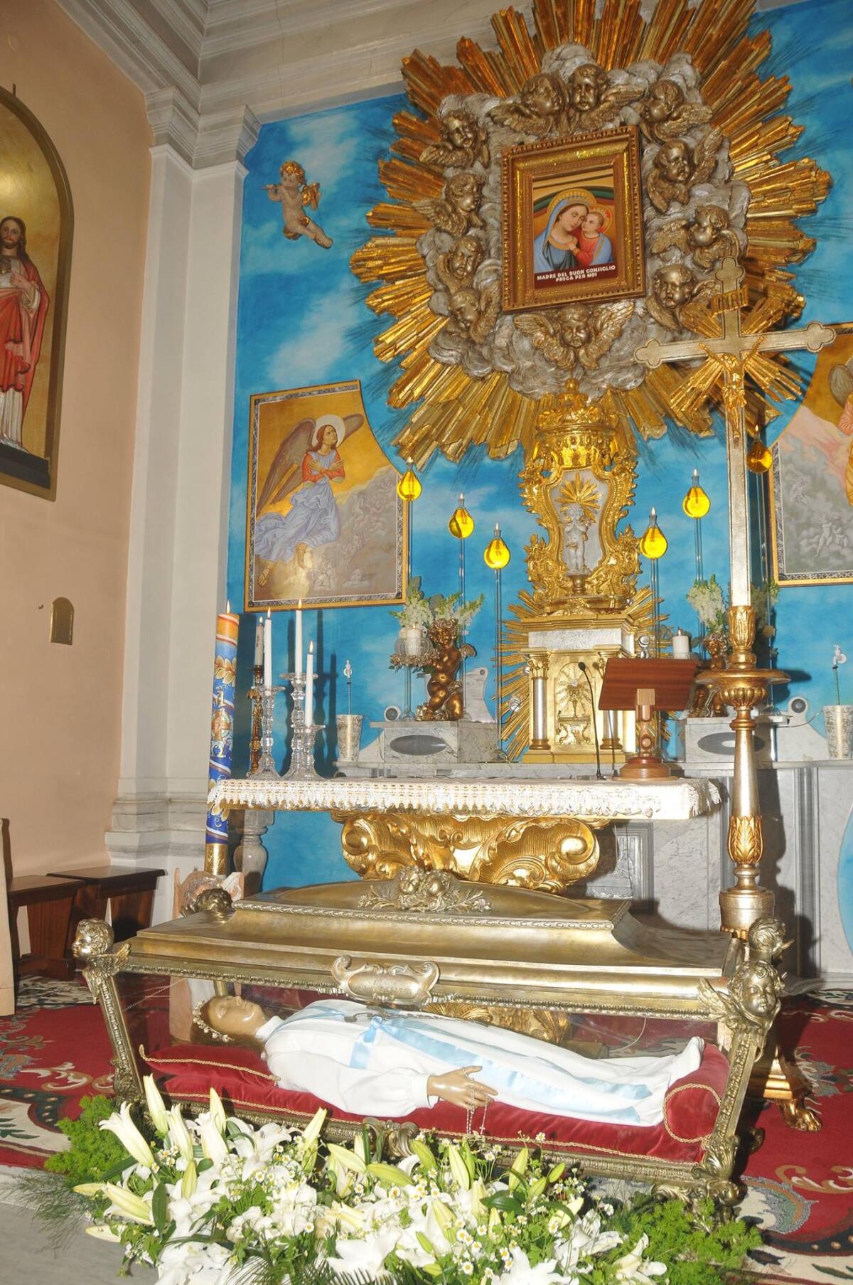 Vandali alla "Tenda del Perdono" a Nettuno, danni ma la reliquia di Santa Maria Goretti è salva - 