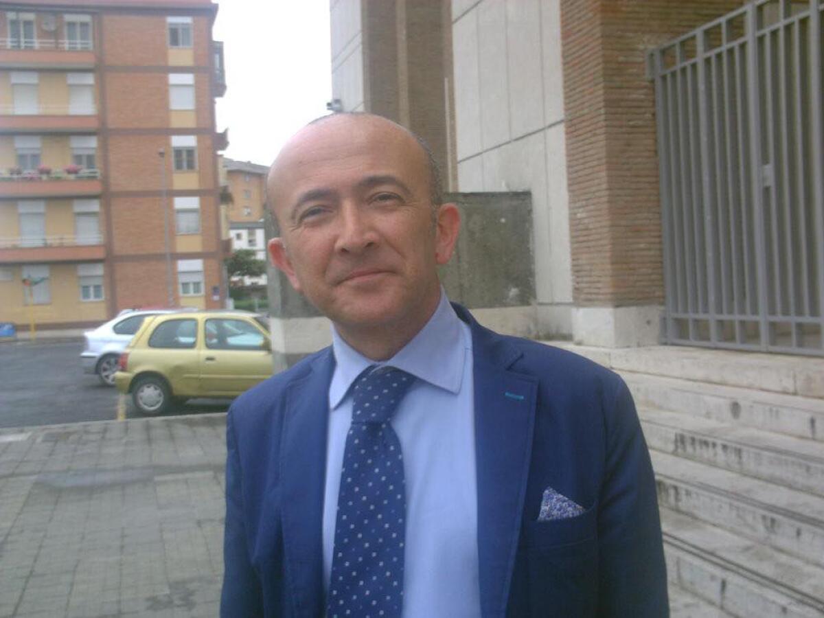 Si introduce in Tribunale e minaccia il Giudice Giuseppe Cario affinché scarceri il figlio. La solidarietà delle Istituzioni. - 