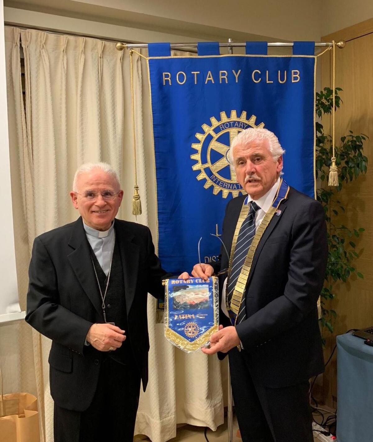 Monsignor Crociata al Rotary Club Latina: Lectio Magistralis del Vescovo di Latina su “Chiesa e Unione Europea”. - 