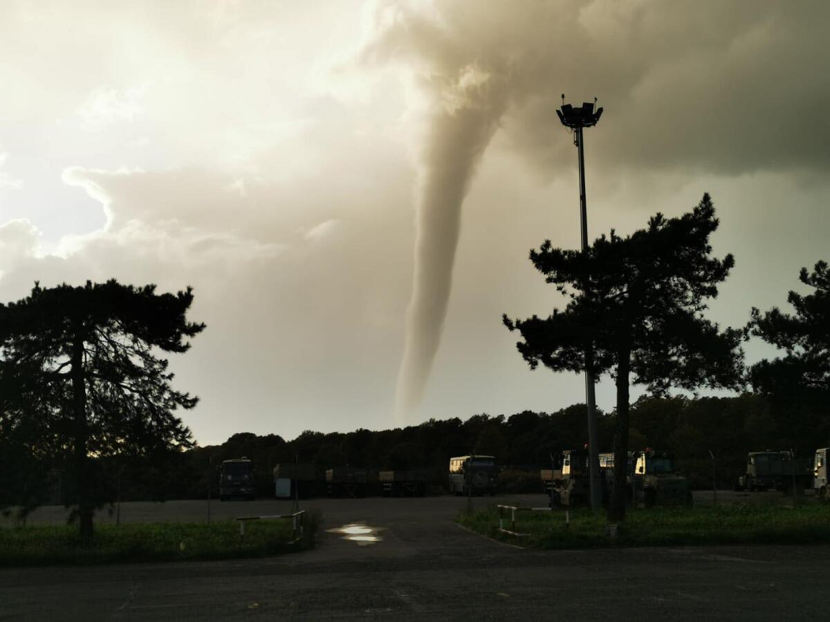 Tromba marina a Torvaianica: ecco le foto - 