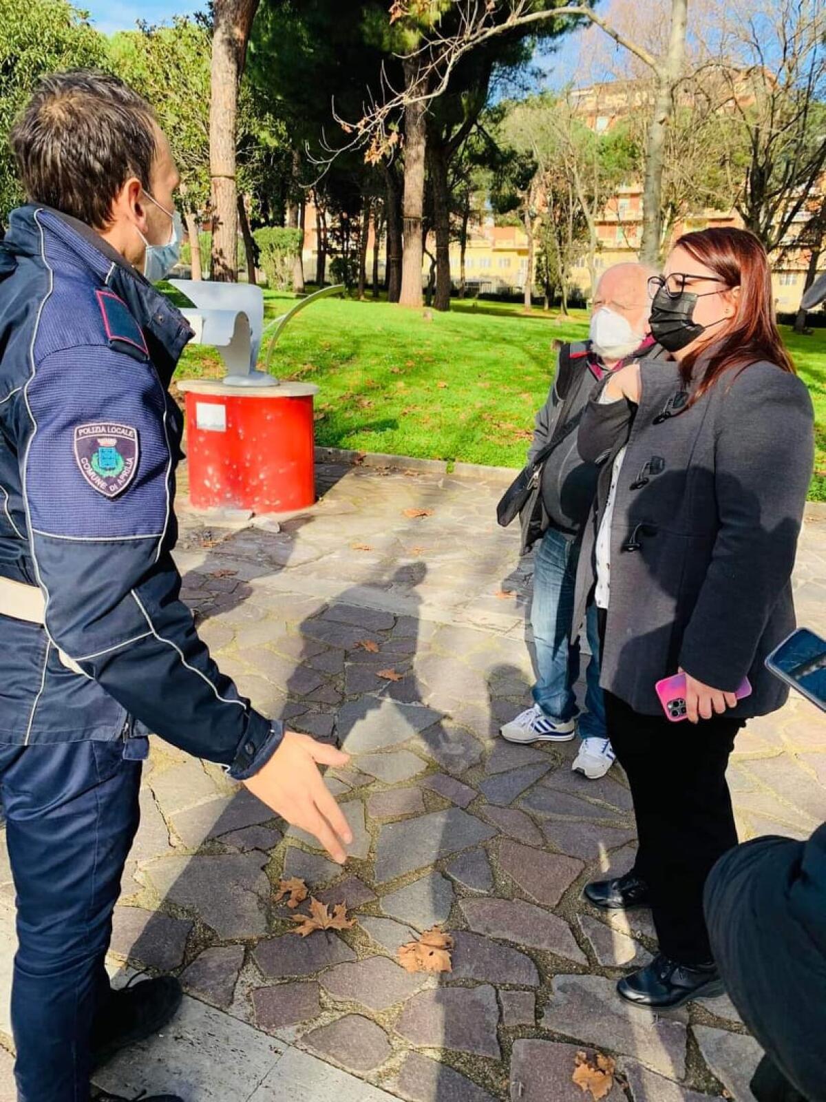 APRILIA - Atto vandalico al monumento in memoria di Falcone e Borsellino, l’assessore Caporaso: “abbiamo presentato denuncia contro ignoti”. Zingaretti: "un gesto vile". - 