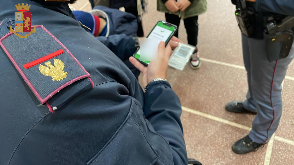 Green pass e mascherina. Rinforzati dalle Forze di Polizia i controlli in tutta la Capitale presso le stazioni ferroviarie e metro - 