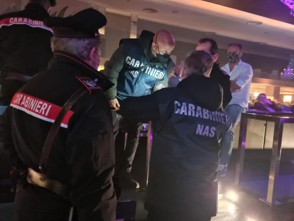 Va in discoteca a Latina e Pomezia, ma era positiva al covid e già in quarantena: contagia almeno 3 persone. Denunciato I CONTROLLI del NAS FOTO e VIDEO - 