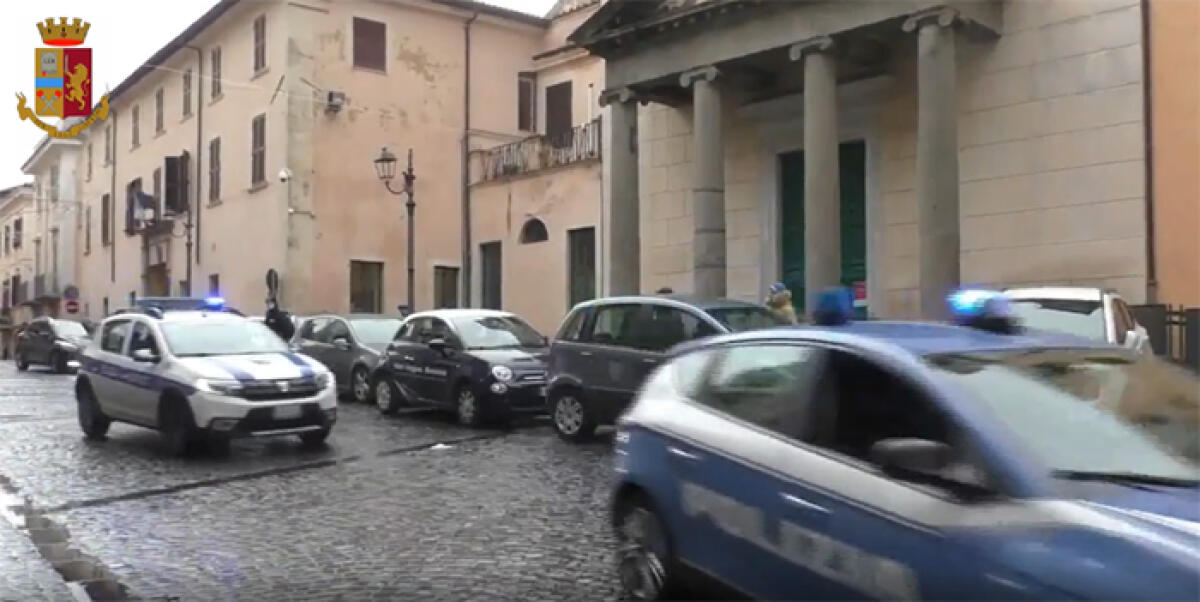 Controlli anti-Covid a Velletri: Polizia e vigili urbani identificano 160 persone ed ispezionano  37 attività commerciali. - 