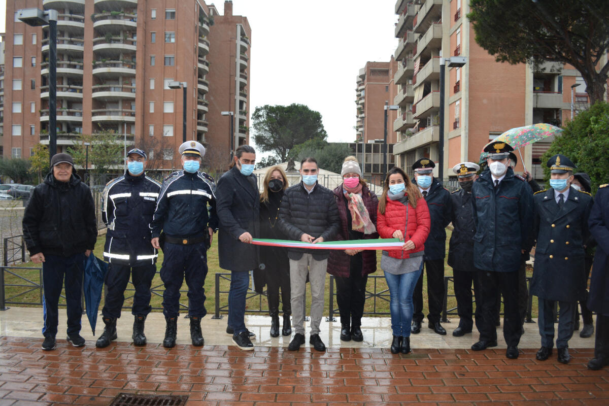 Pomezia. Inaugurata la nuova piazza San Benedetto da Norcia alla presenza delle autorità militari. - 