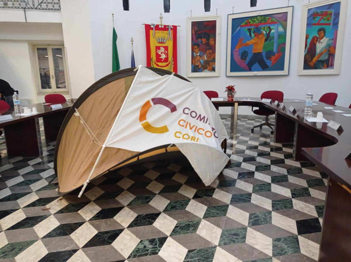 Pat di Cori di nuovo senza medico: il comitato civico occupa l'aula consiliare - 