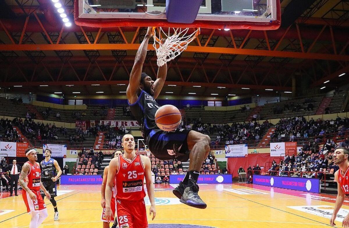 Basket serie A2 Old Wild West: prima vittoria in trasferta per il Latina contro il Forlì. - 