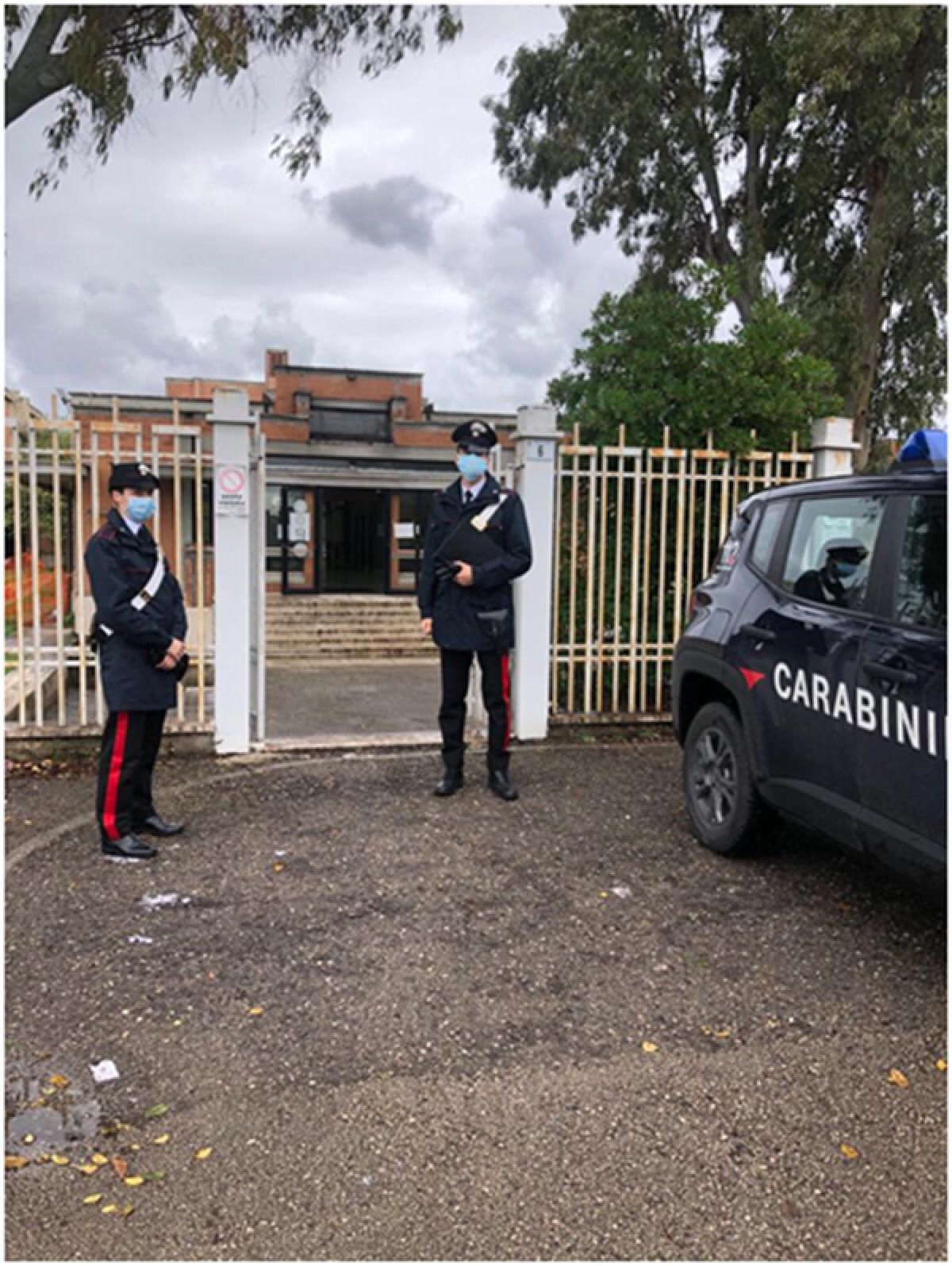 Entrano a scuola, svuotano un estintore nelle aule e mettono il video sui social: a Latina 3 giovanissimi denunciati - 