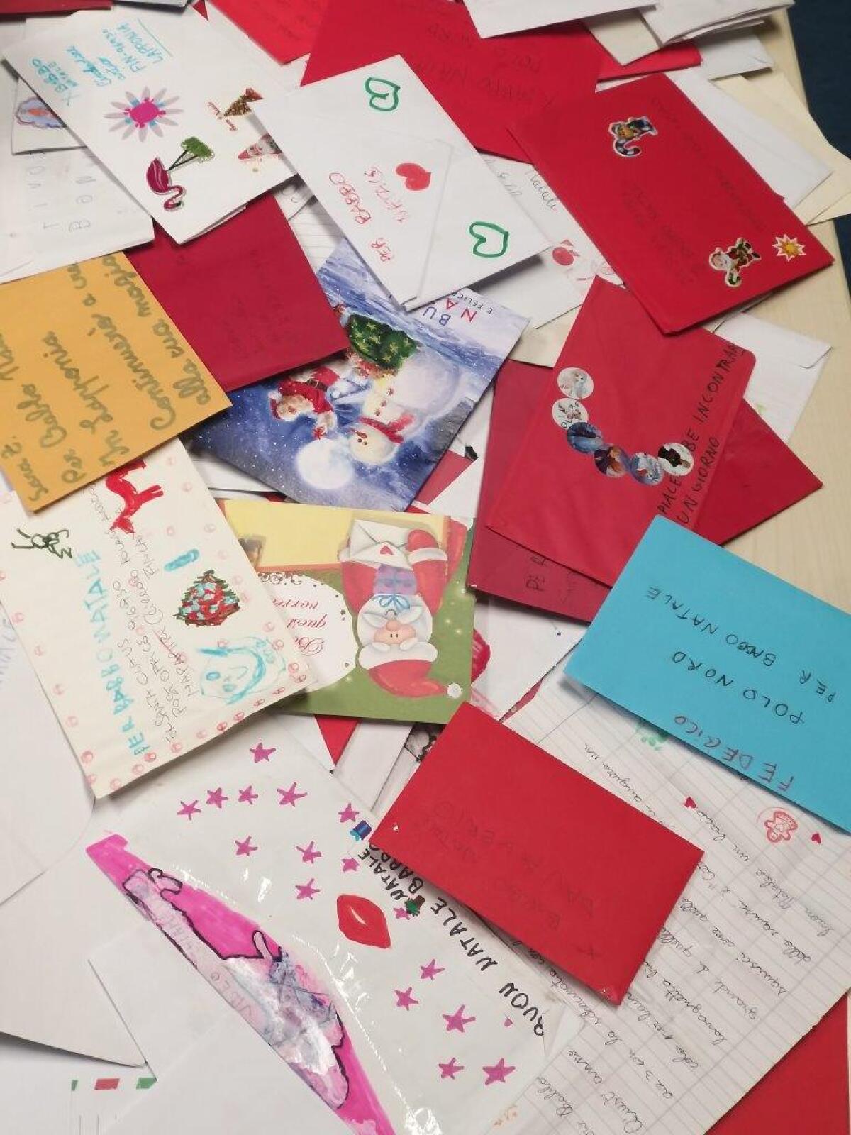 In provincia di Latina tanti bimbi inviano letterine a Babbo Natale con Poste Italiane - 