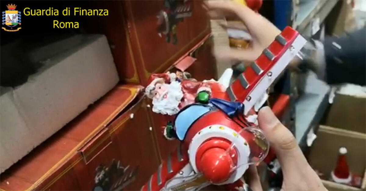 Sequestrati dalla Guardia di Finanza del Comando Provinciale di Roma circa 300mila articoli natalizi e giocattoli non sicuri. VIDEO - 