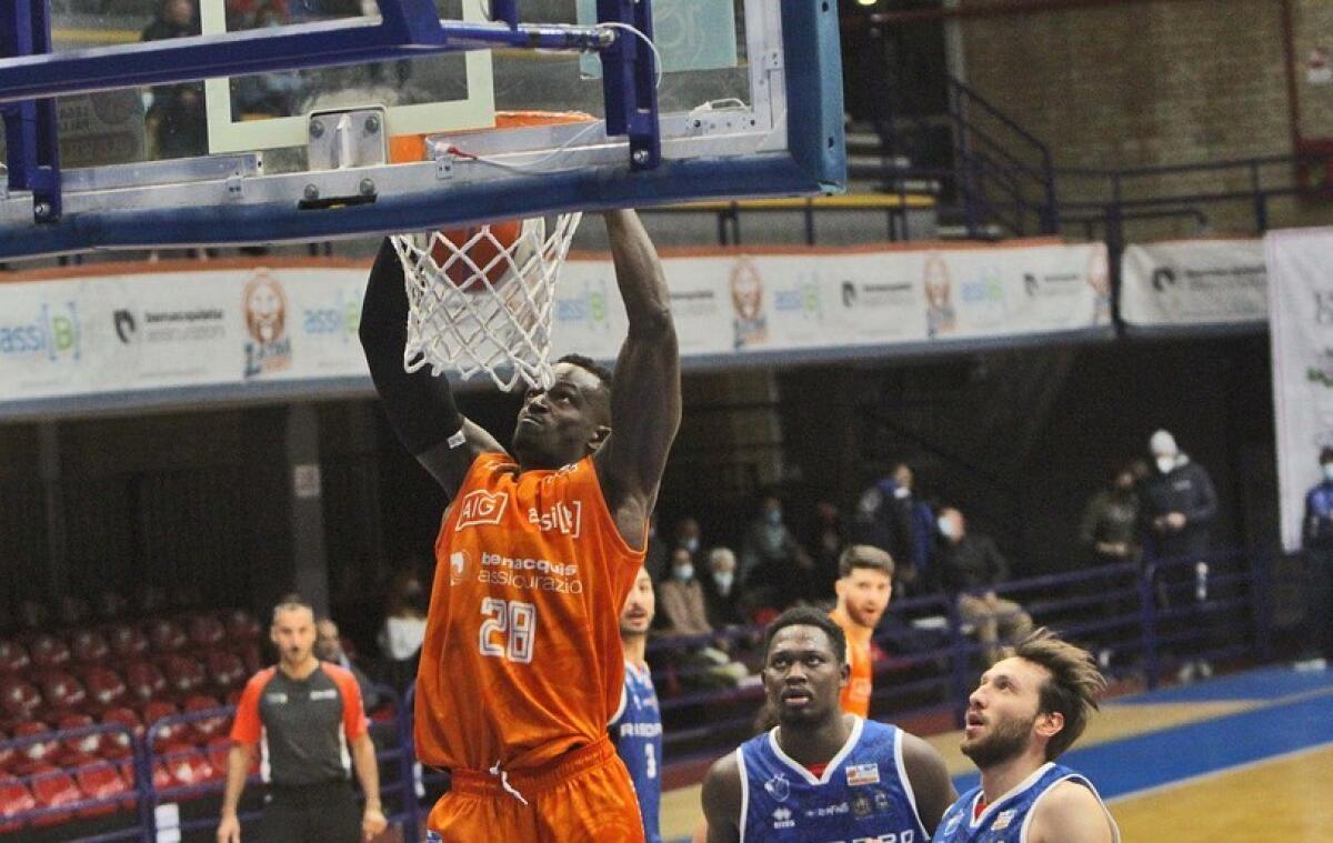 Basket, A2 - Latina strapazza Fabriano (91-77) - 