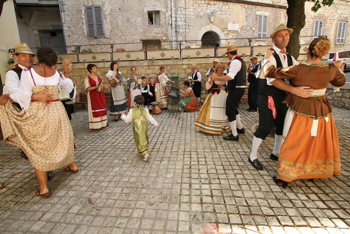 Il gruppo folkloristico “I Turapitto” di Sezze celebra i primi dieci anni di vita. Questo sabato un evento all’Auditorium. - 