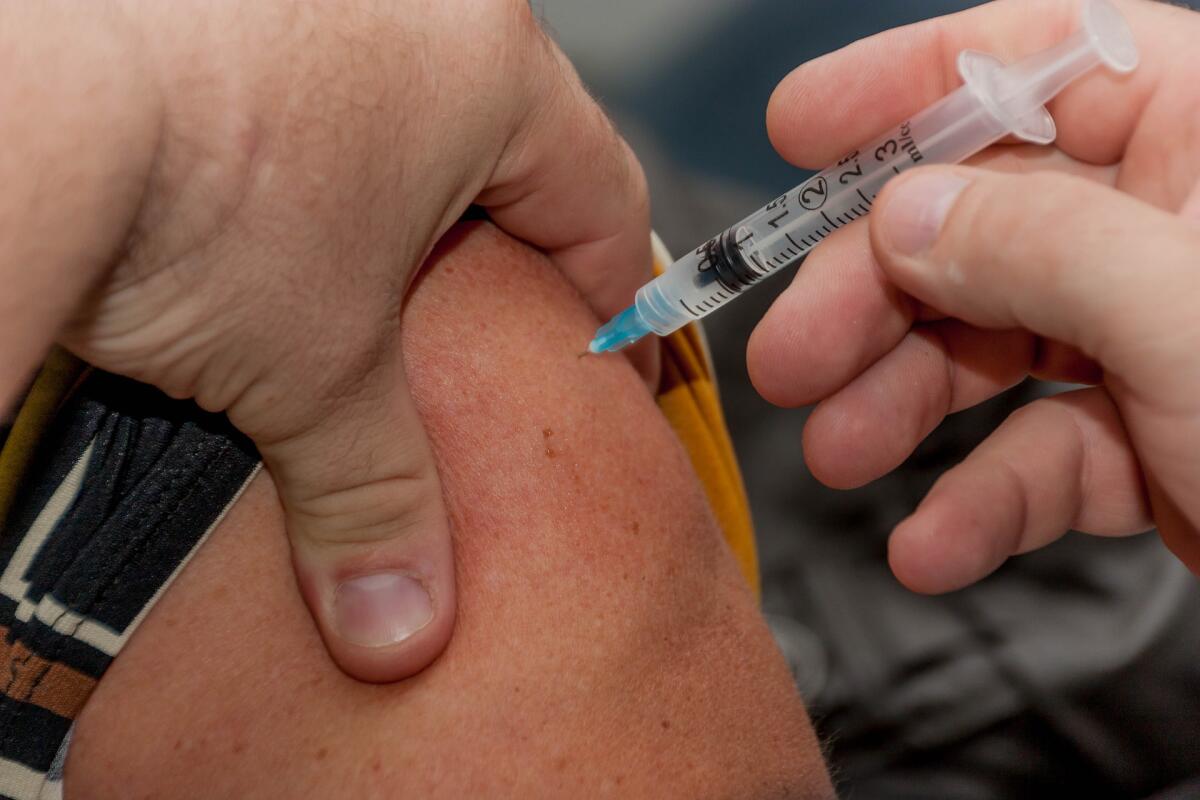 Campagna vaccinale nel Lazio, la Regione: “un terzo degli adulti ha fatto la dose booster. Ieri somministrati 57mila vaccini”. Occhi ai falsi messaggi. - 