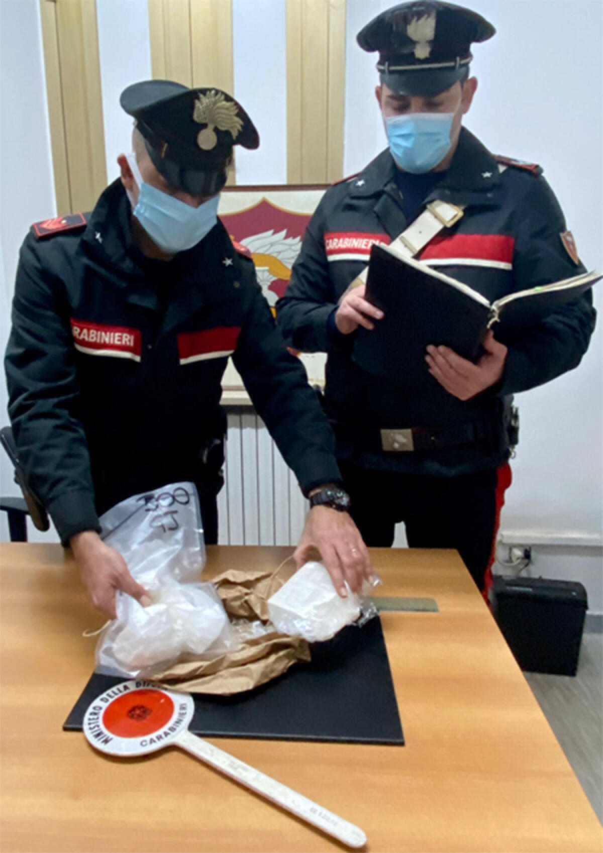 Sorpreso in auto con 825 grammi di cocaina: i Carabinieri del Nor di Latina arrestano un operaio di 50 anni. - 