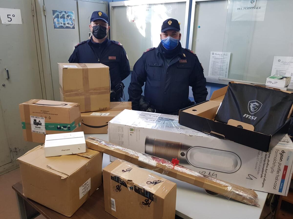 Acquistava su Amazon utilizzando documenti e titoli di credito ricettati e contraffatti. 35enne arrestato dalla Polizia di Latina. - 