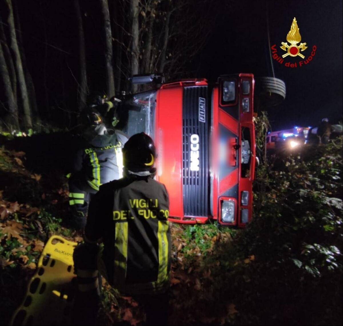 Incidente ieri notte sulla statale Formia-Cassino: camion finisce fuori strada, adagiandosi su un fianco. - 