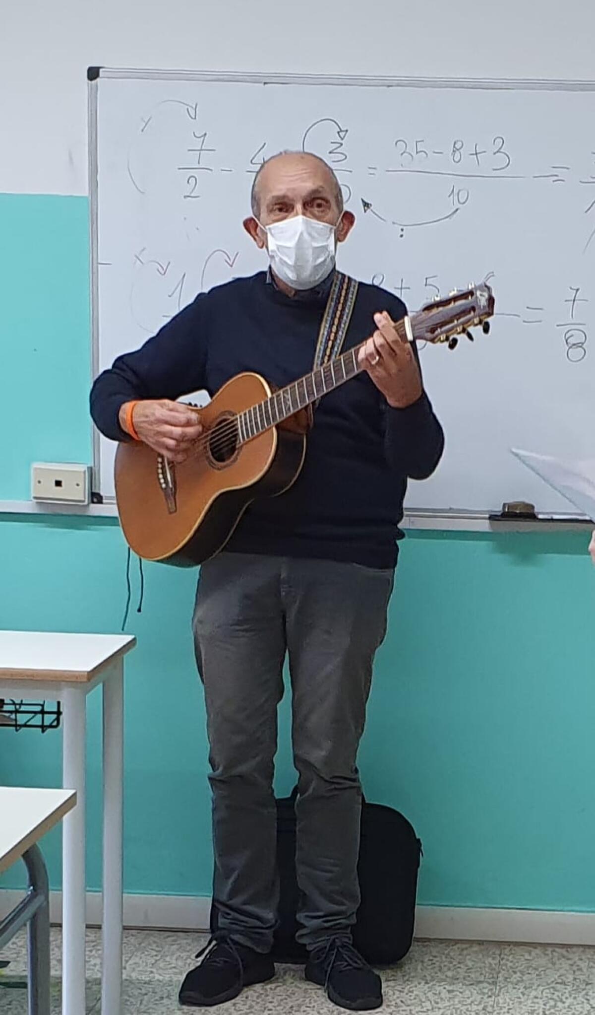 Aprilia, muore a 59 anni il professor Boccuni. L'istituto Pascoli: "Una grande perdita". Oggi i funerali - 