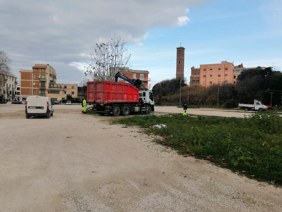 Ultimata la bonifica della grande area parcheggio “La Piccola”, ad Anzio, a ridosso della stazione. - 