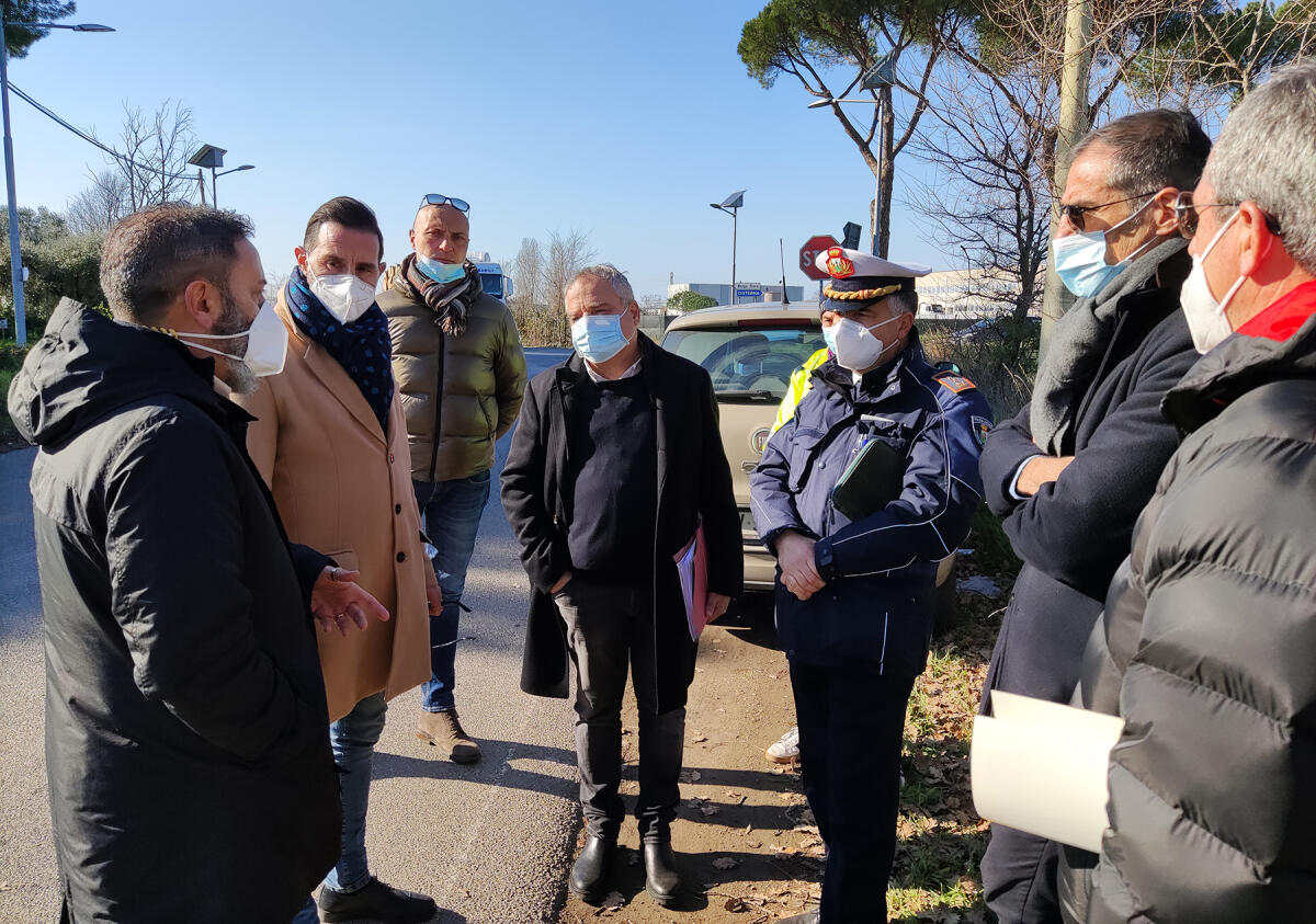 Cisterna - Incrocio via Ninfina: sopralluogo Anas, Provincia e Comune per la messa in sicurezza - 