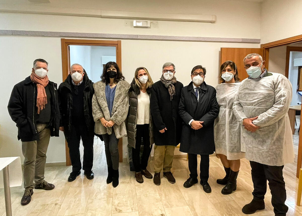 Al centro vaccinale di Cisterna la visita dell'assessore regionale alla Sanità Alessio D'Amato - 