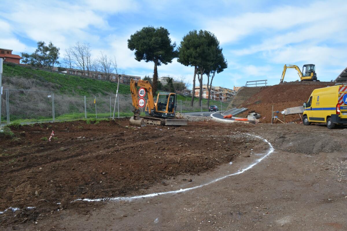 Pomezia, avvio lavori rotatoria altezza hotel Selene. Il Sindaco: “Passo strategico per la riduzione del traffico al bivio di Pomezia” - 