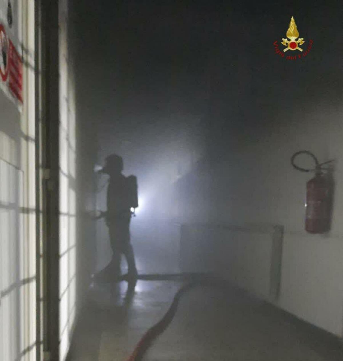 Incendio nella struttura psichiatrica minorile di via Appia Nuova: pazienti e personale in salvo - 