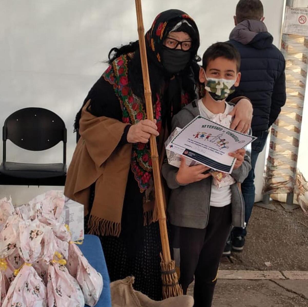 Arriva la Befana al centro vaccinale pediatrico di Villa Albani di Anzio. - 