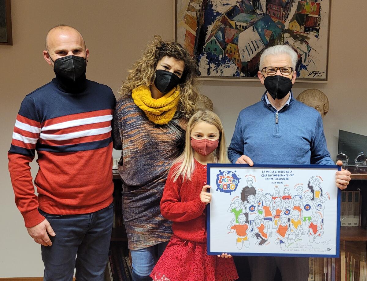 Il sindaco di Fondi incontra e premia la piccola Irene De Arcangelis, finalista allo Zecchino D’Oro. - 