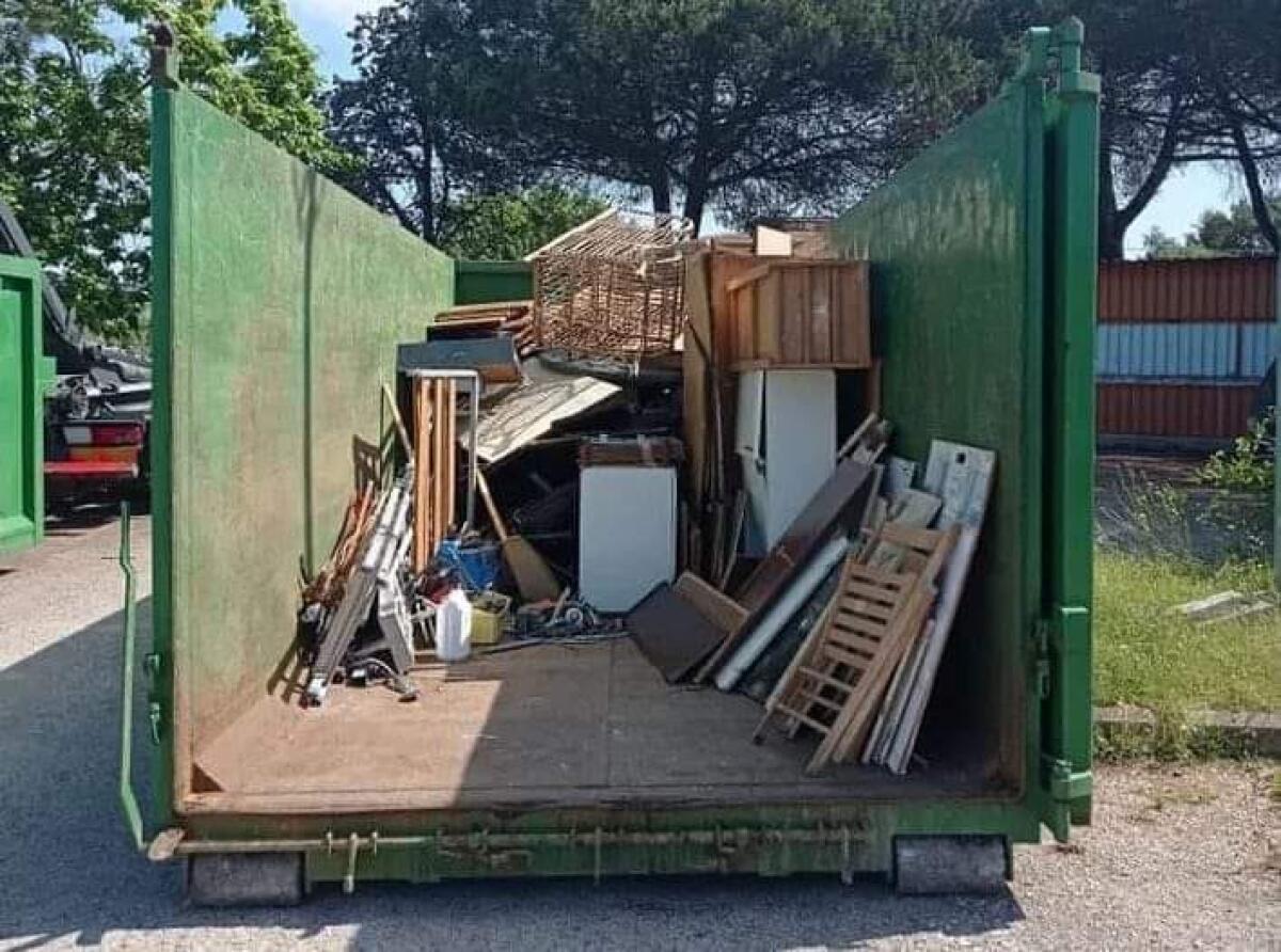 “Ecocentro di Quartiere”: oggi i mezzi della Progetto Ambiente di Aprilia a Fossignano. - 