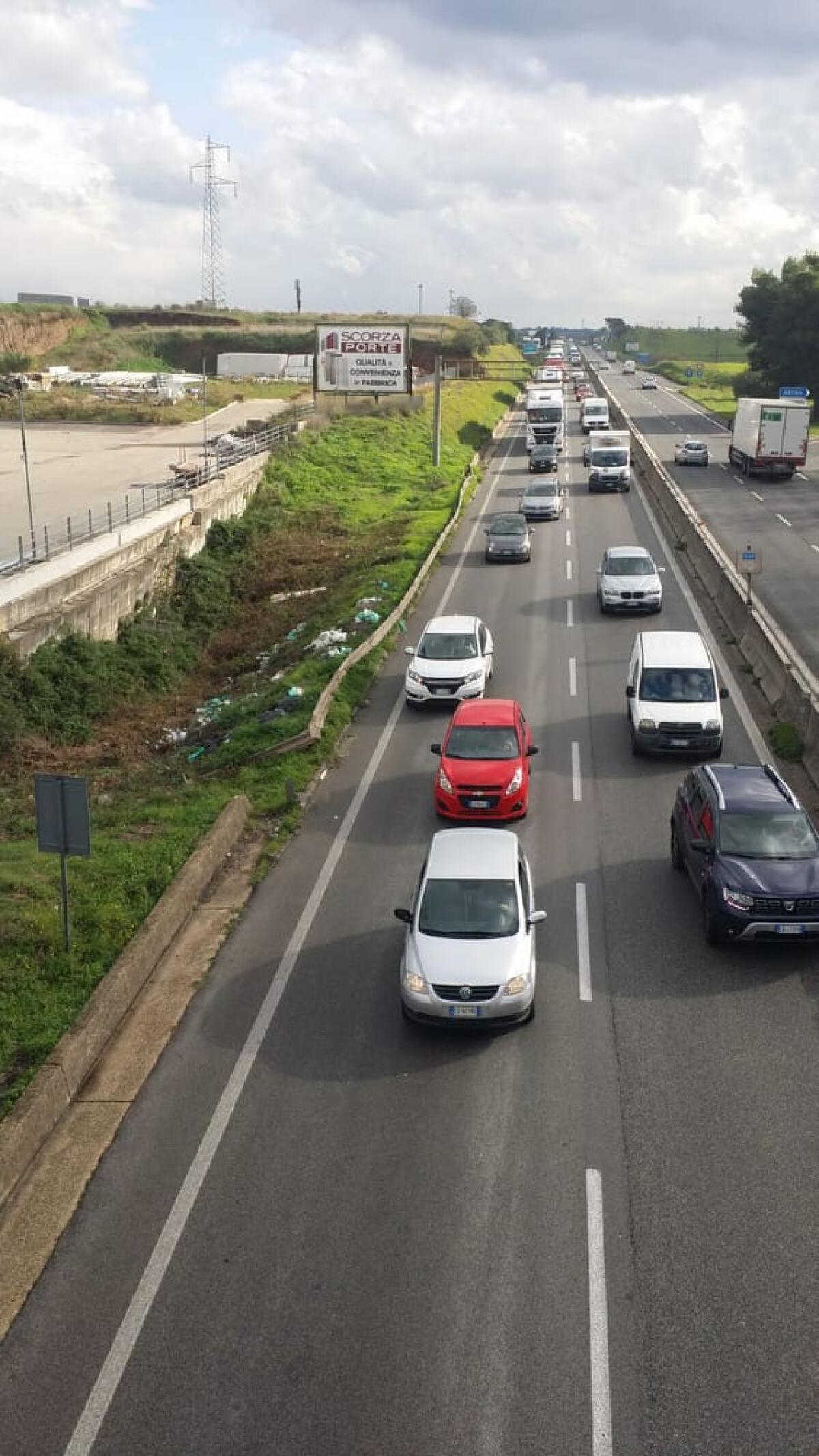 Altro incidente sulla Pontina questa mattina, all’altezza di Castel Di Decima. - 