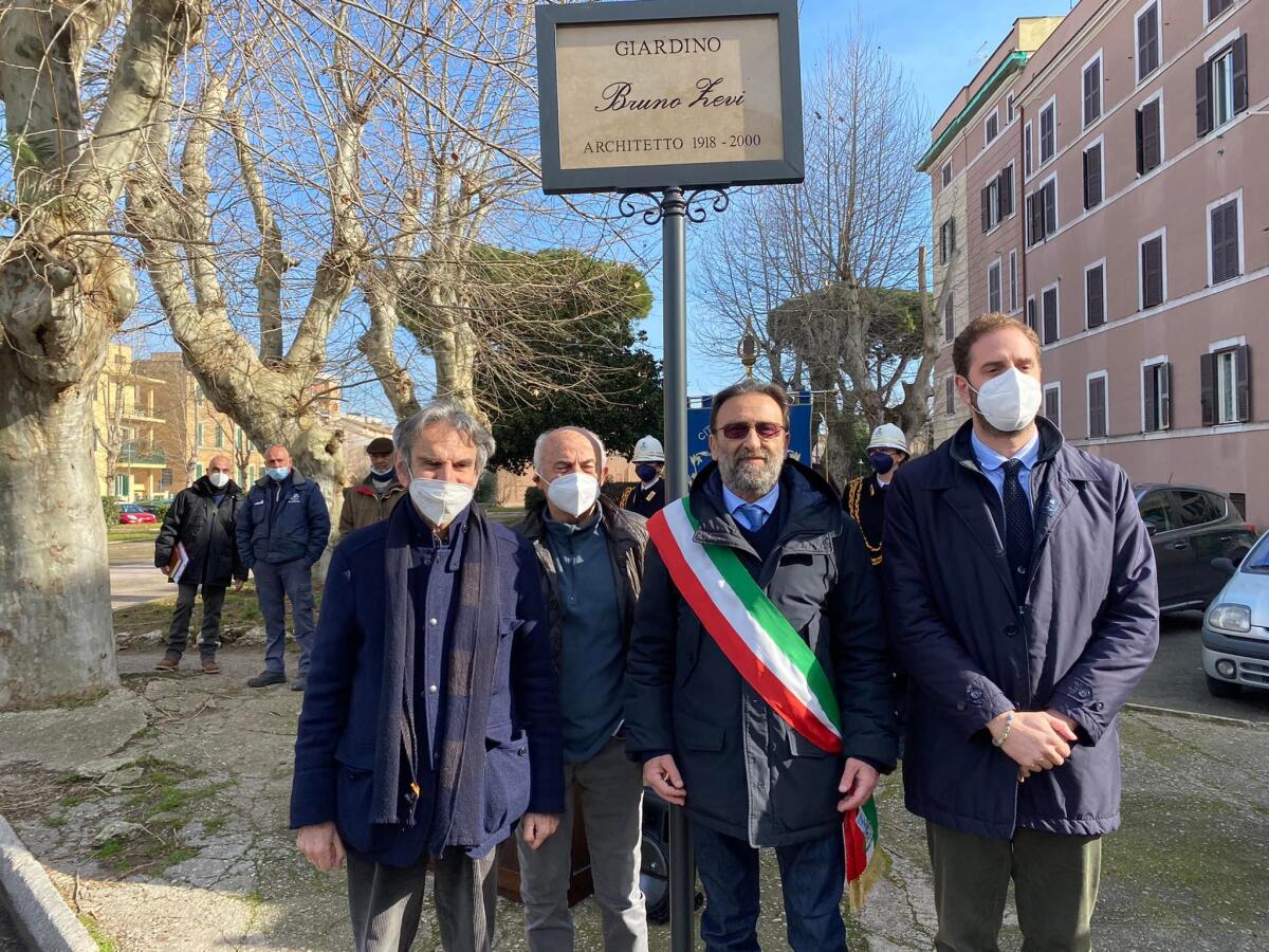 I giardini di via della Vittoria intitolati a Bruno Zevi, l’architetto “innamorato di Nettuno” sfuggito alle leggi razziali. - 
